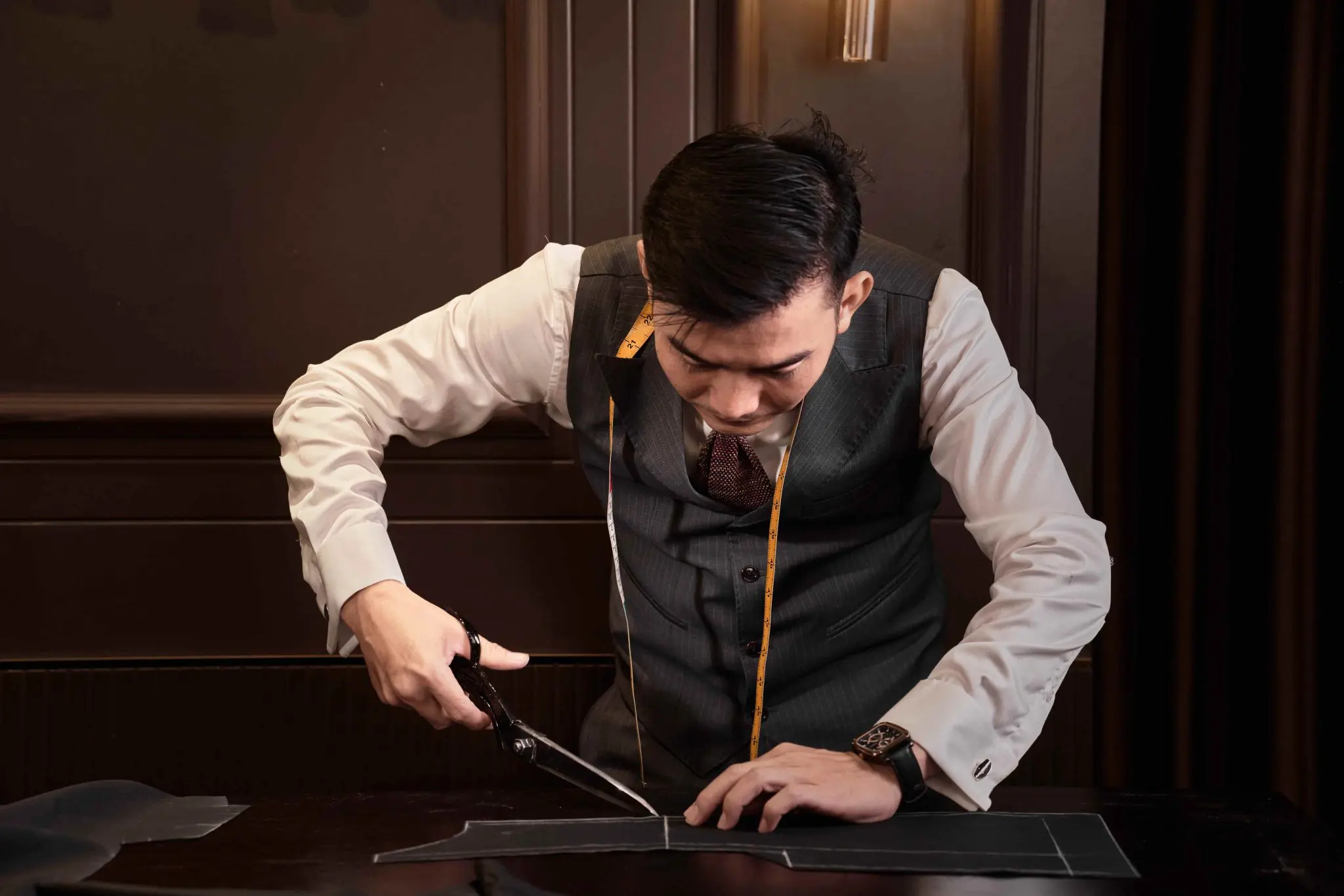 Chuyên gia cắt rập chuẩn xác cho mẫu vest nữ công sở cao cấp